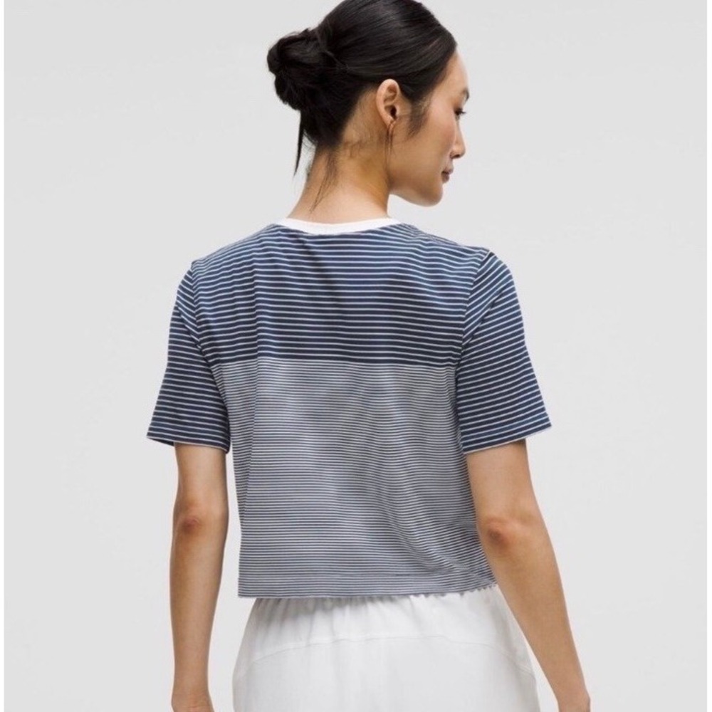 Lululemon Seamless Classic Fit Mariner Stripe Cropped T-Shirt Top Sz M Club Blue - Picture 13 of 13